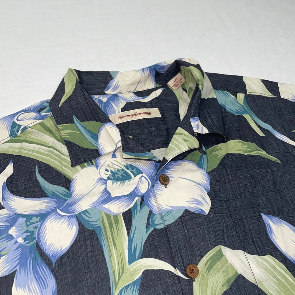 Tommy Bahama Mens Large 100% Silk Floral Aloha Camp Shirt Navy Blue Lily Print